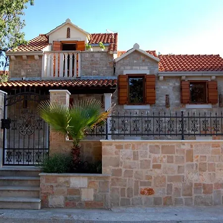Downtown Private Mandic Guest house 3*