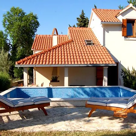Downtown Private Mandic Guest house