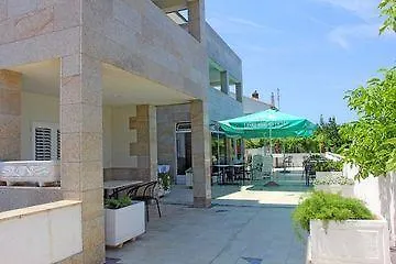 Downtown Private Mandic 3* Supetar
