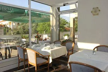 Downtown Private Mandic 3* Supetar