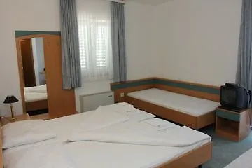 Downtown Private Mandic 3* 苏佩塔尔
