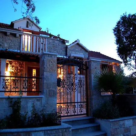 Downtown Private Mandic 3* Supetar