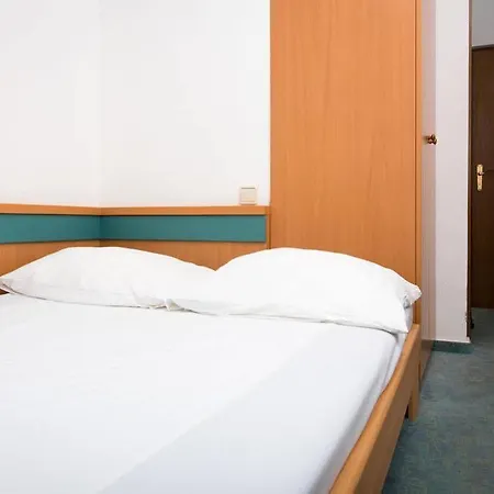 Pensión Downtown Private Mandic 3*