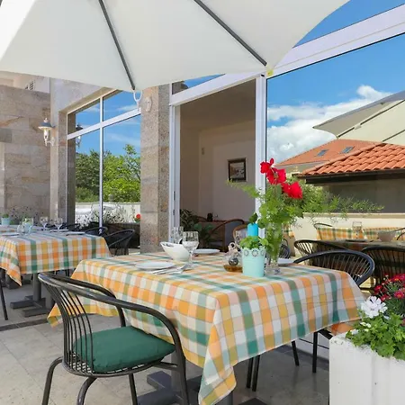 Downtown Private Mandic 3* Supetar