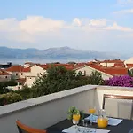 Πανσιόν Downtown Private Mandic 3*