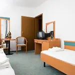 Downtown Private Mandic Πανσιόν 3*