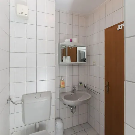 بيت ضيافة Downtown Private Mandic 3*