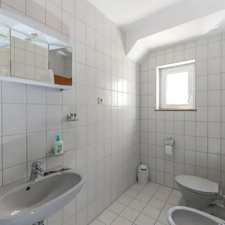 Downtown Private Mandic بيت ضيافة