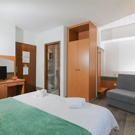 Downtown Private Mandic بيت ضيافة سوبيتار