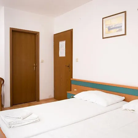 Downtown Private Mandic بيت ضيافة