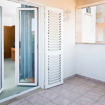 Downtown Private Mandic بيت ضيافة