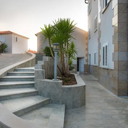 别墅 Downtown Private Mandic *