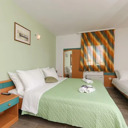Downtown Private Mandic بيت ضيافة