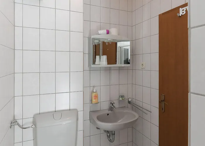 Πανσιόν Downtown Private Mandic 3*