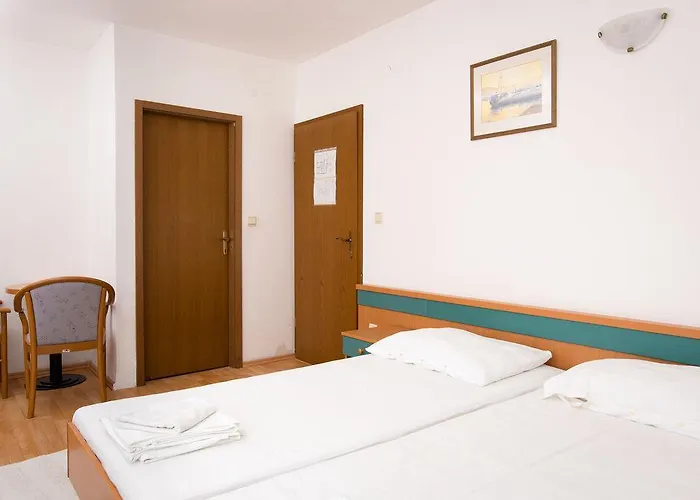 Downtown Private Mandic Πανσιόν