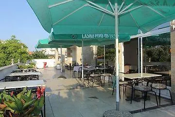 Downtown Private Mandic Πανσιόν