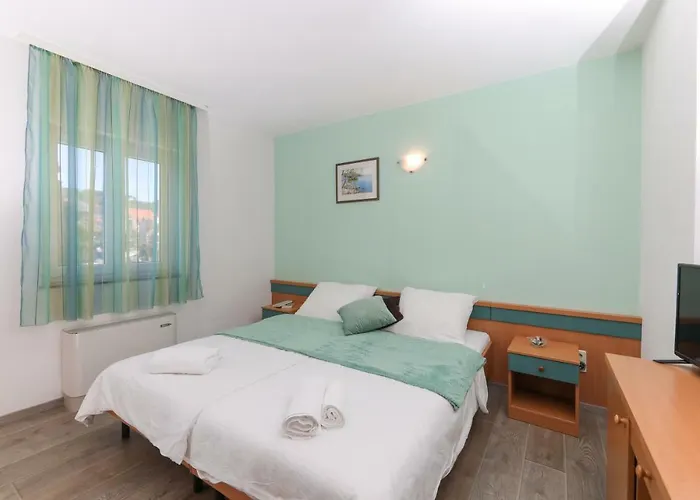Downtown Private Mandic Πανσιόν