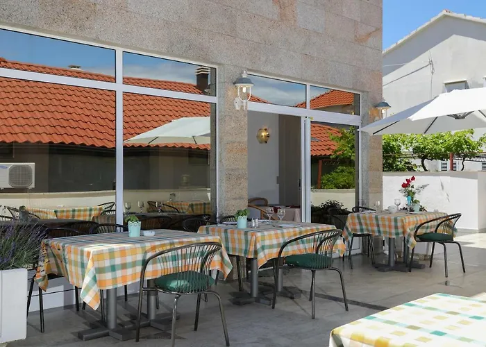 Πανσιόν Downtown Private Mandic 3*